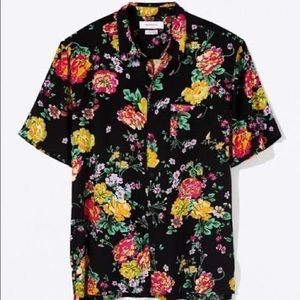 Urban Outfitters Mens floral button front shirt. Size S. 100% Rayon.